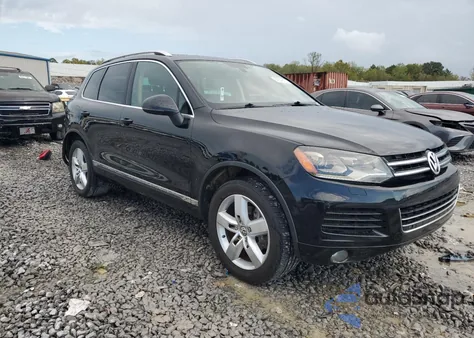 2013 Volkswagen Touareg V6 Tdi z USA, uszkodzony, nr VIN WVGEP9BP3DD001038